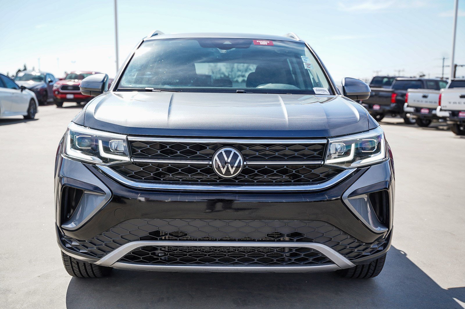 Used 2023 Volkswagen Taos SEL AWD/4WD image 2