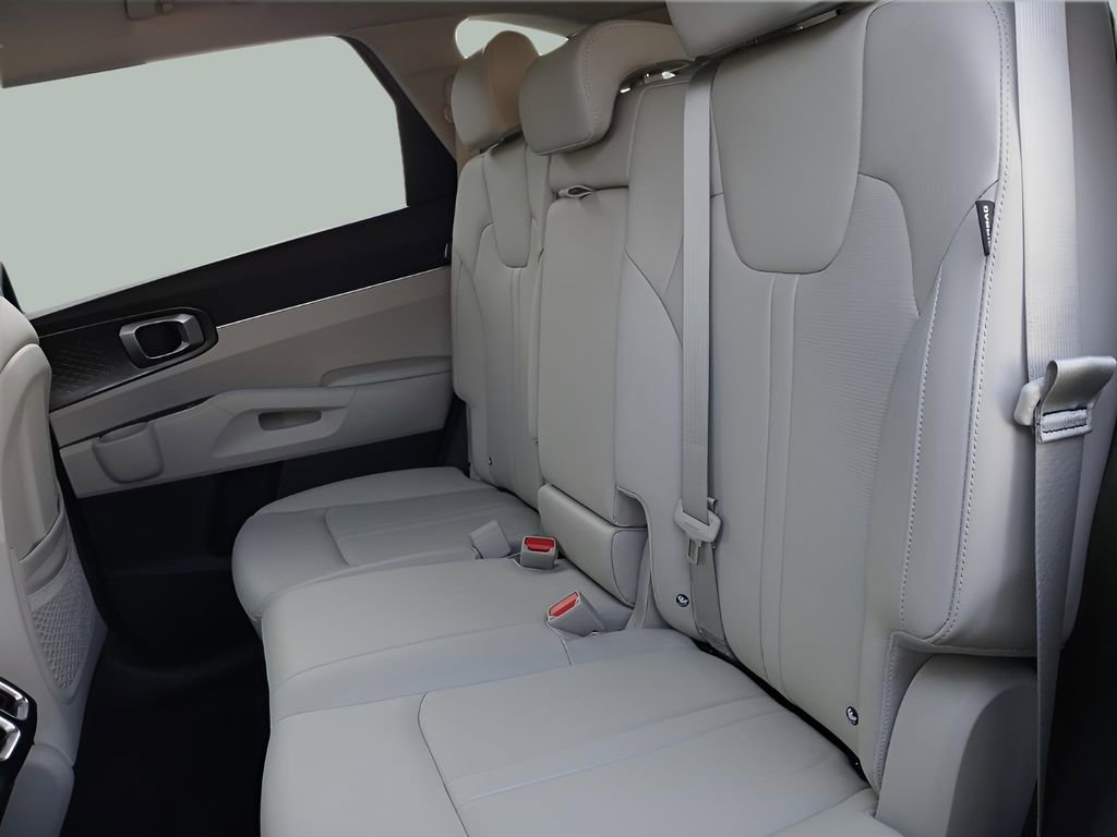 Used 2025 Kia Sorento S image 25
