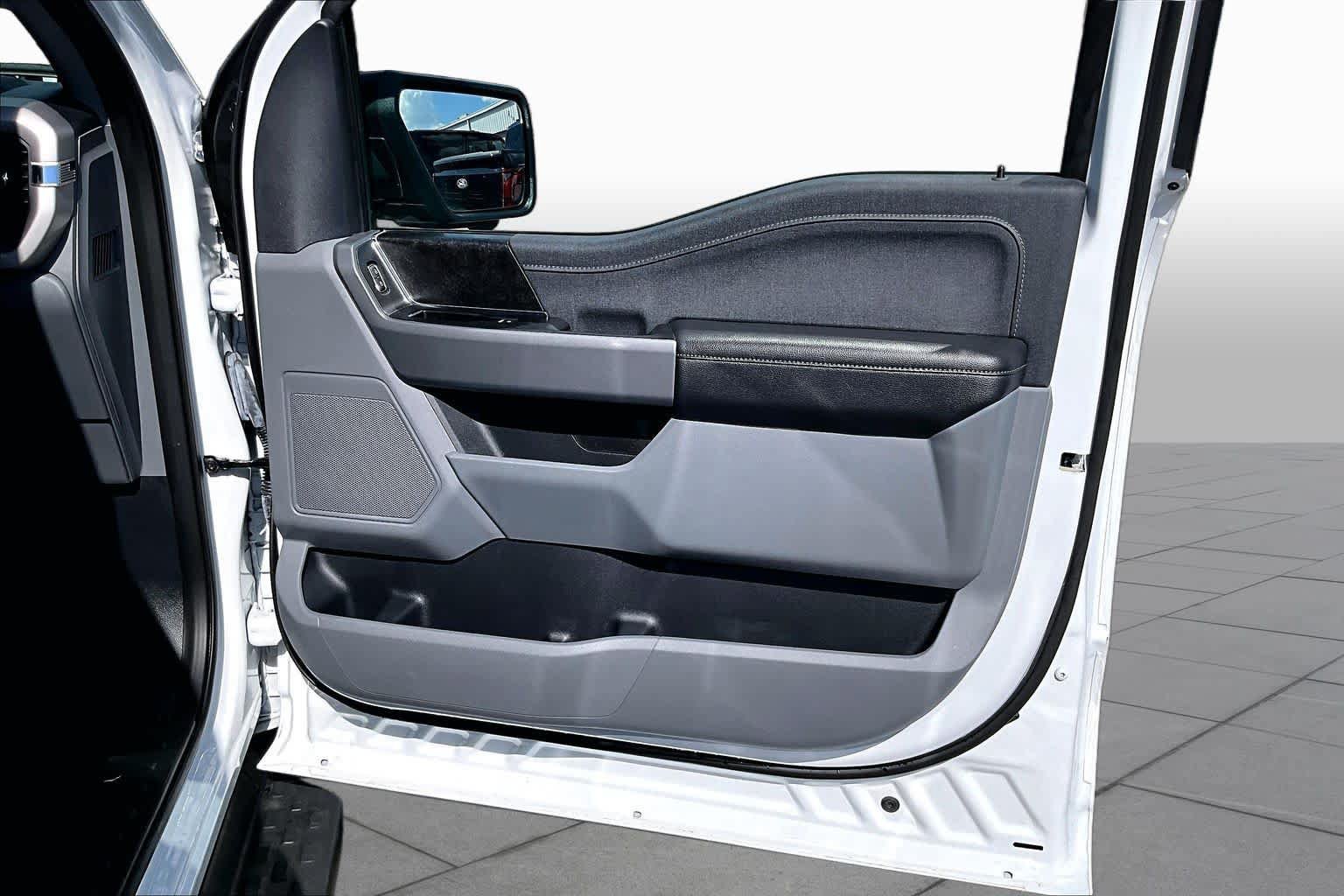 Used 2023 Ford F150 Lightning XLT AWD/4WD image 22