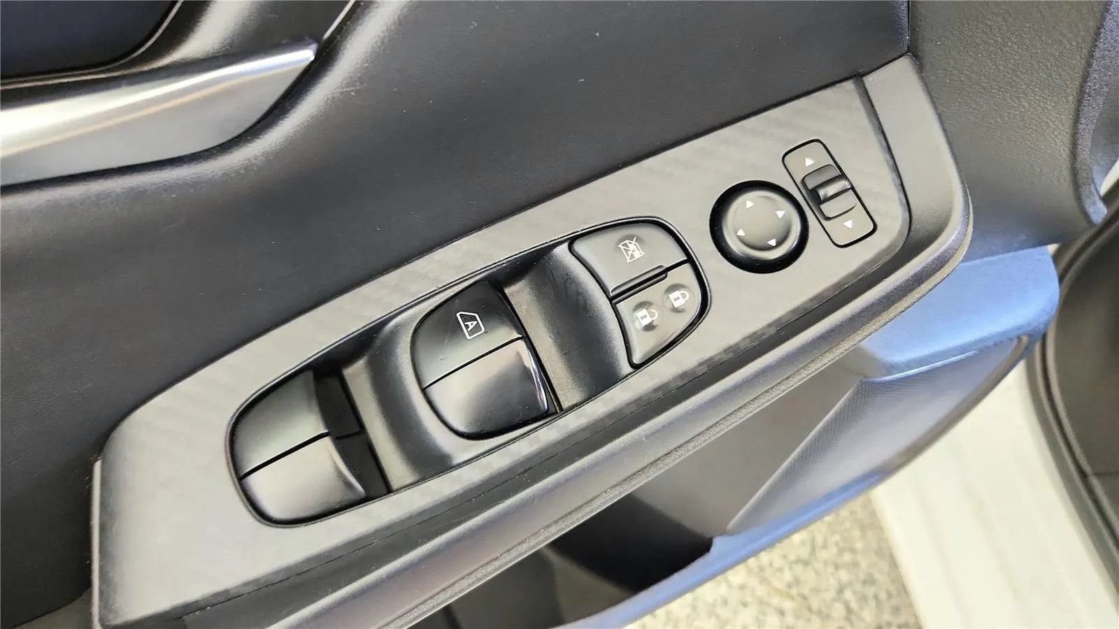 Used 2024 Nissan Sentra SV FWD image 31