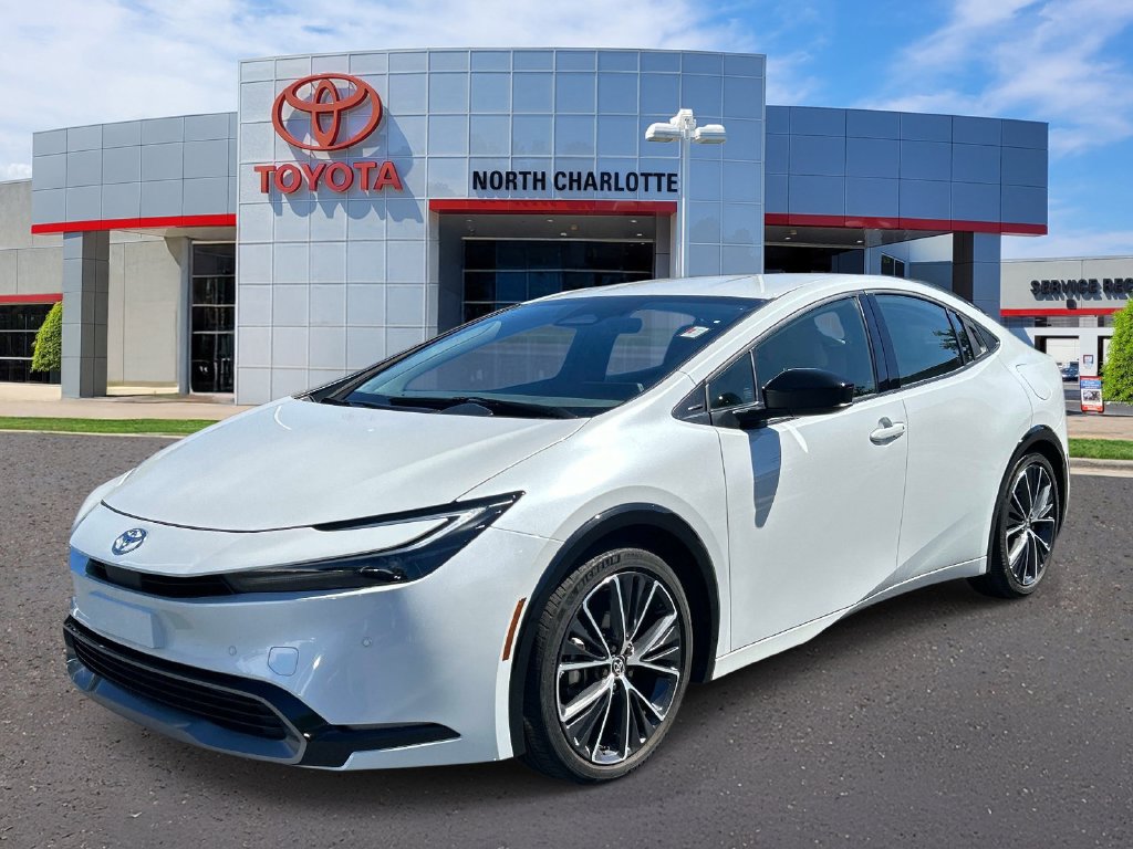 Used 2025 Toyota Prius XLE FWD image 5