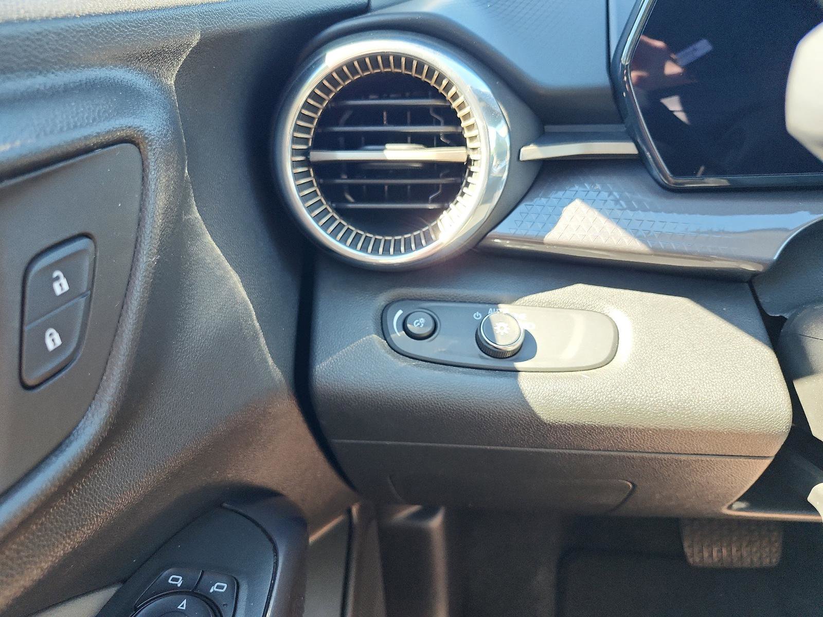 Certified 2024 Chevrolet Trax ACTIV w/ Sunroof Package image 20