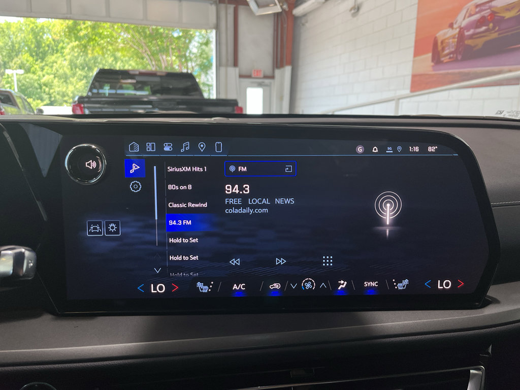 New 2026 Chevrolet Traverse LT FWD image 23