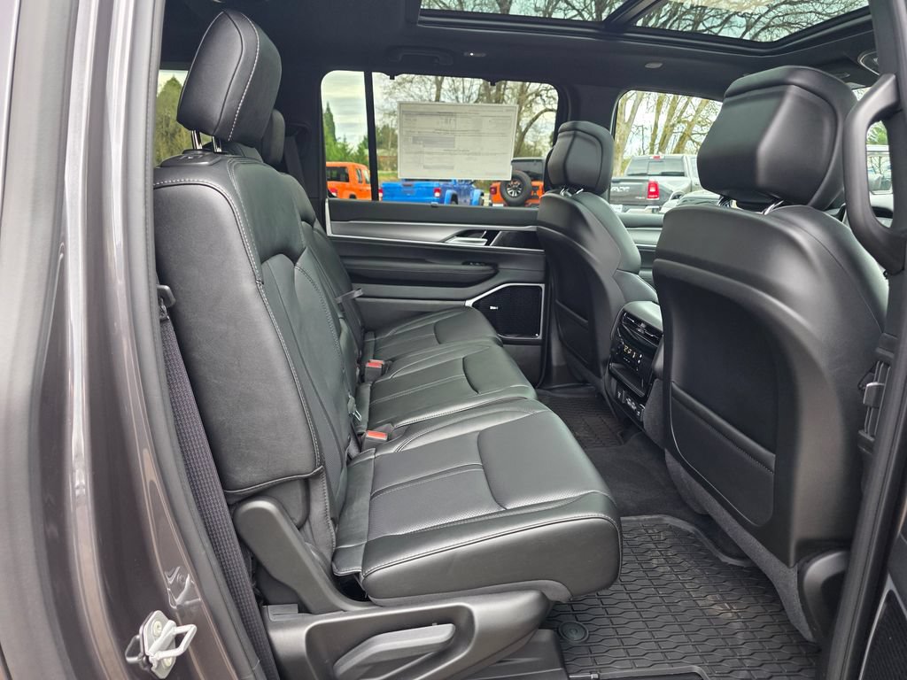 New 2026 Jeep Grand Wagoneer L Limited AWD/4WD image 27