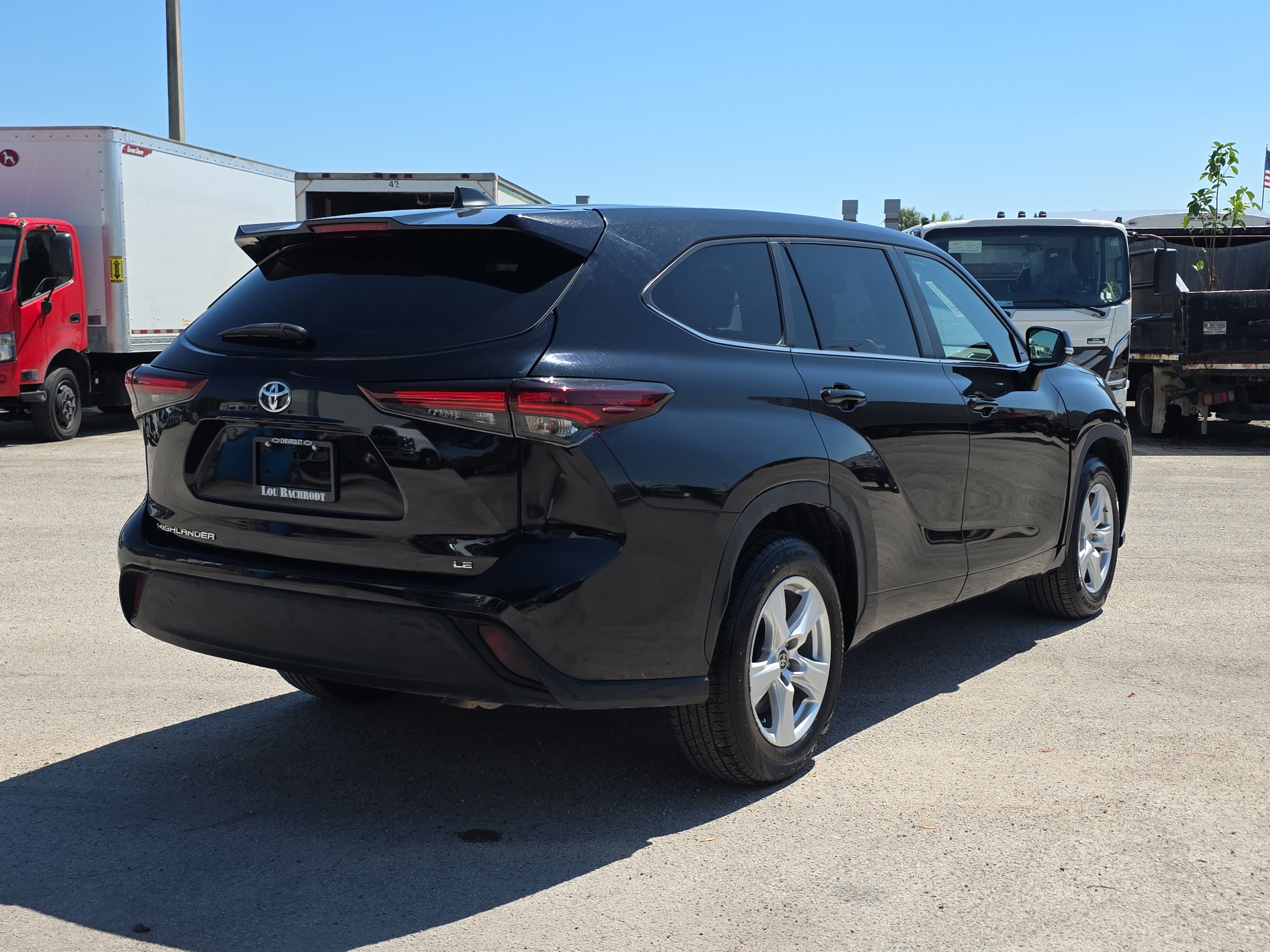 Used 2024 Toyota Highlander LE FWD image 7