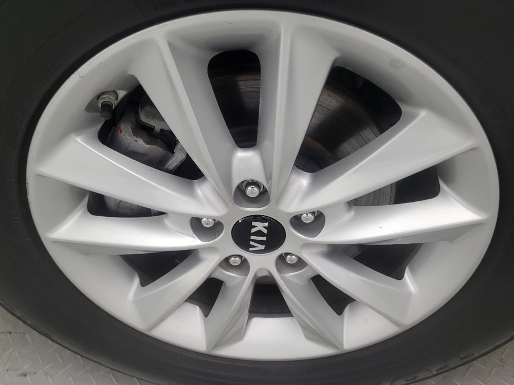 Used 2020 Kia Sorento FWD V6 image 31