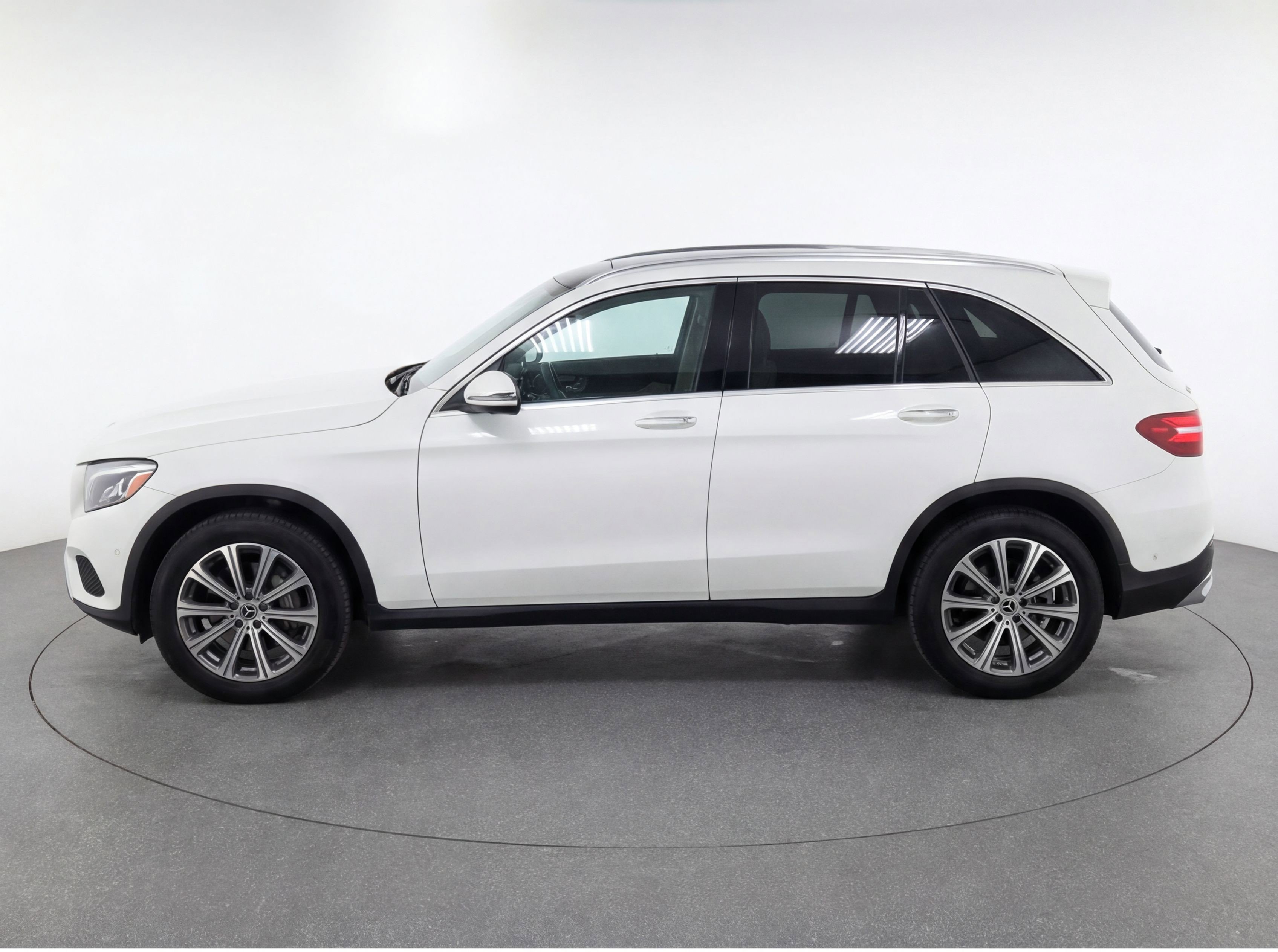 Used 2024 Mercedes-Benz GLC 300 4MATIC image 5