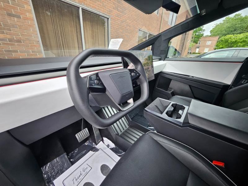 Used 2024 Tesla Cybertruck AWD Crew Cab image 37