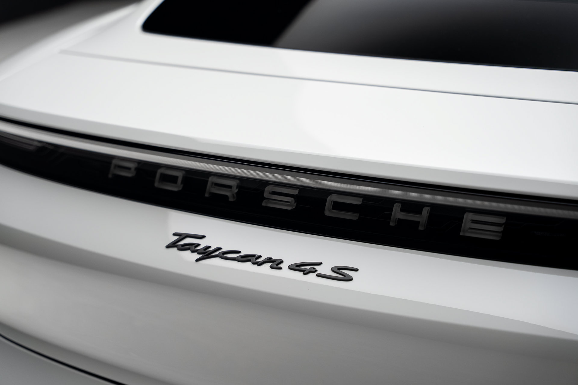 Used 2022 Porsche Taycan 4S AWD/4WD image 29