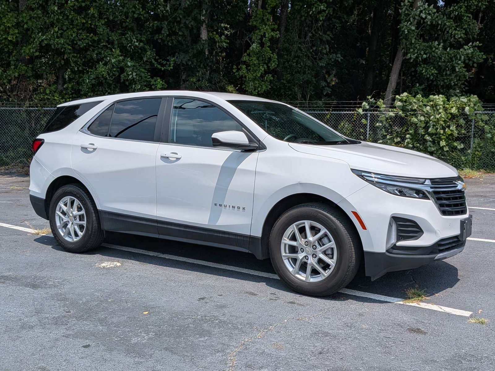 Used 2024 Chevrolet Equinox LT w/ Driver Convenience Package FWD image 2