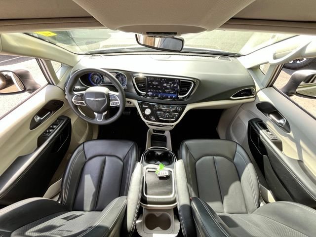 Used 2023 Chrysler Pacifica Touring-L FWD image 29