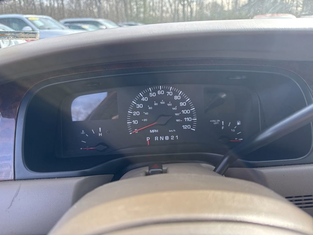 Used 2000 Lincoln Town Car Cartier image 32