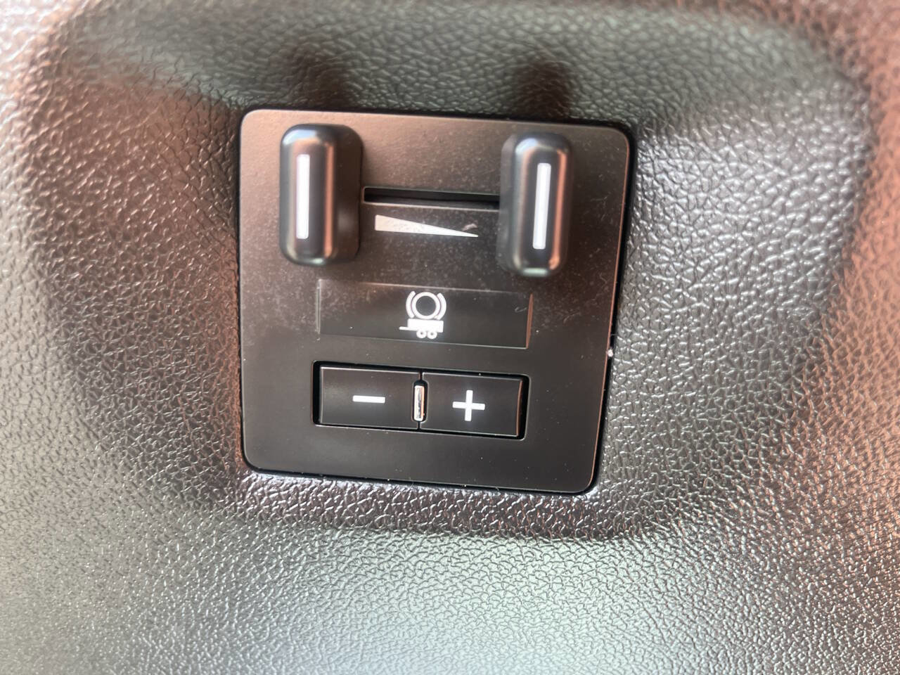 Used 2013 Chevrolet Suburban 2500 LS w/ Convenience Package 1 image 26