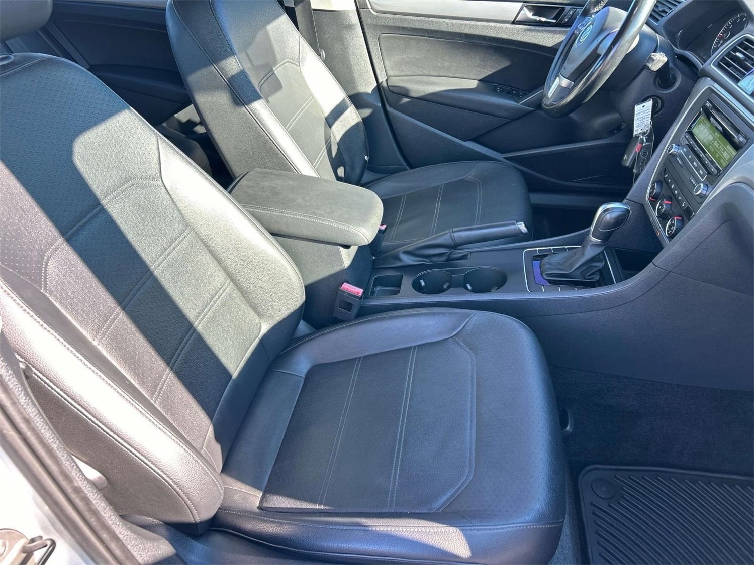 Used 2015 Volkswagen Passat 1.8T Wolfsburg Edition image 23