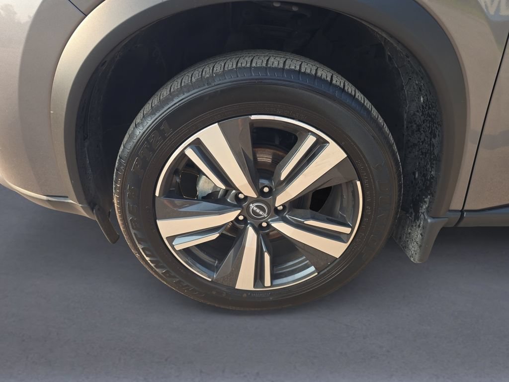 Used 2025 Nissan Rogue SL AWD/4WD image 10