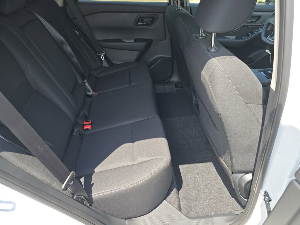 Used 2025 Nissan Rogue S image 19