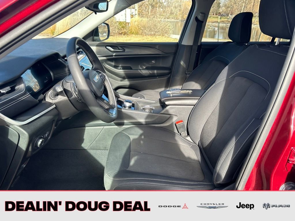 Used 2023 Jeep Grand Cherokee L Laredo image 10