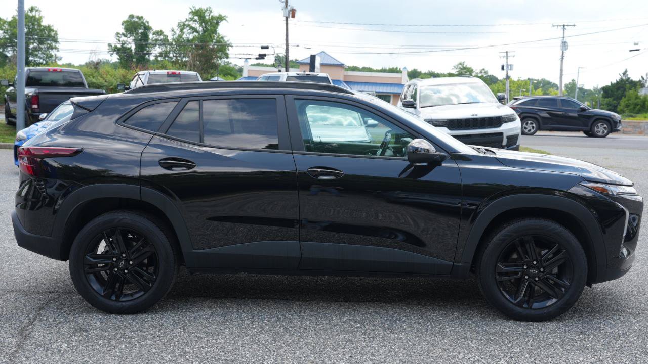Used 2025 Chevrolet Trax ACTIV w/ Sunroof Package FWD image 5