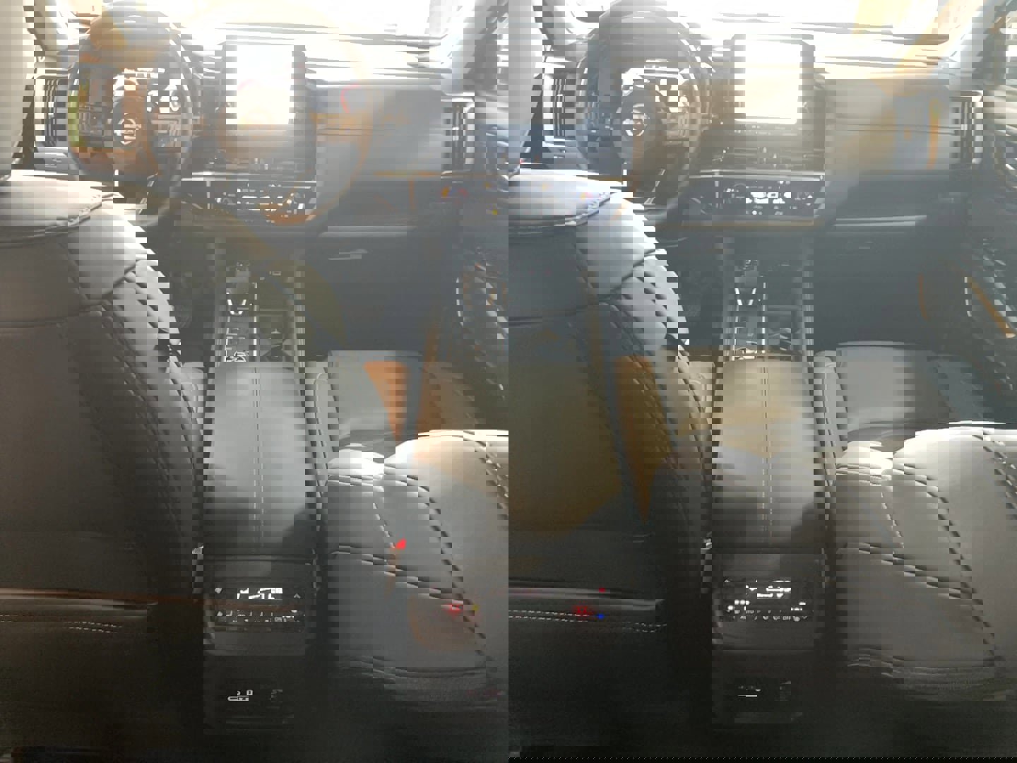 Used 2025 Nissan Pathfinder Platinum AWD/4WD image 9