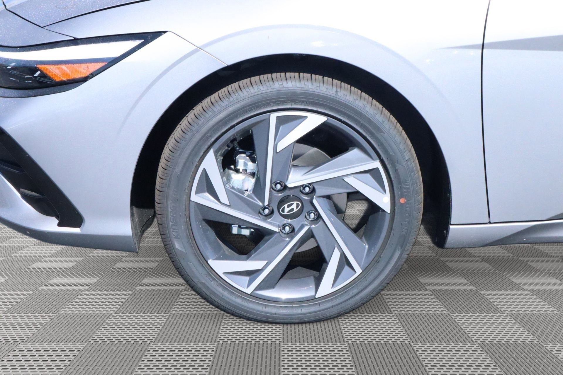 New 2025 Hyundai Elantra Limited image 4