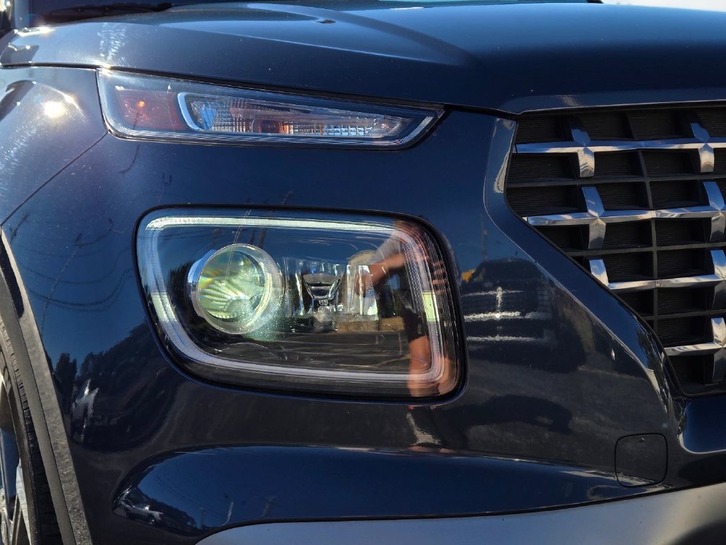 Certified 2024 Hyundai Venue Limited FWD image 2