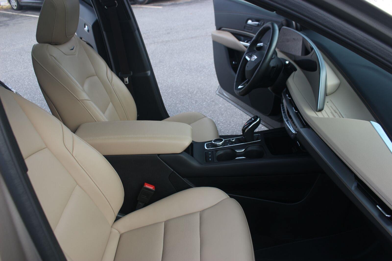 Used 2024 Cadillac XT4 Premium Luxury FWD image 34