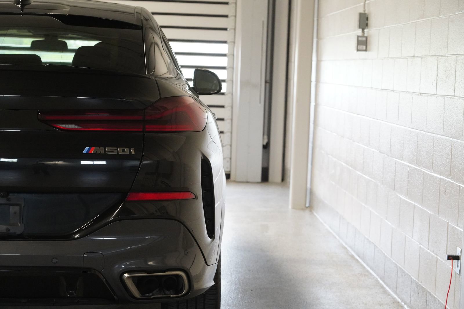 Used 2021 BMW X6 M50i w/ Executive Package image 10