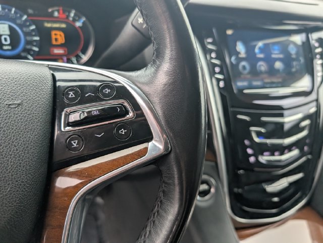 Used 2020 Cadillac Escalade Luxury AWD/4WD image 17