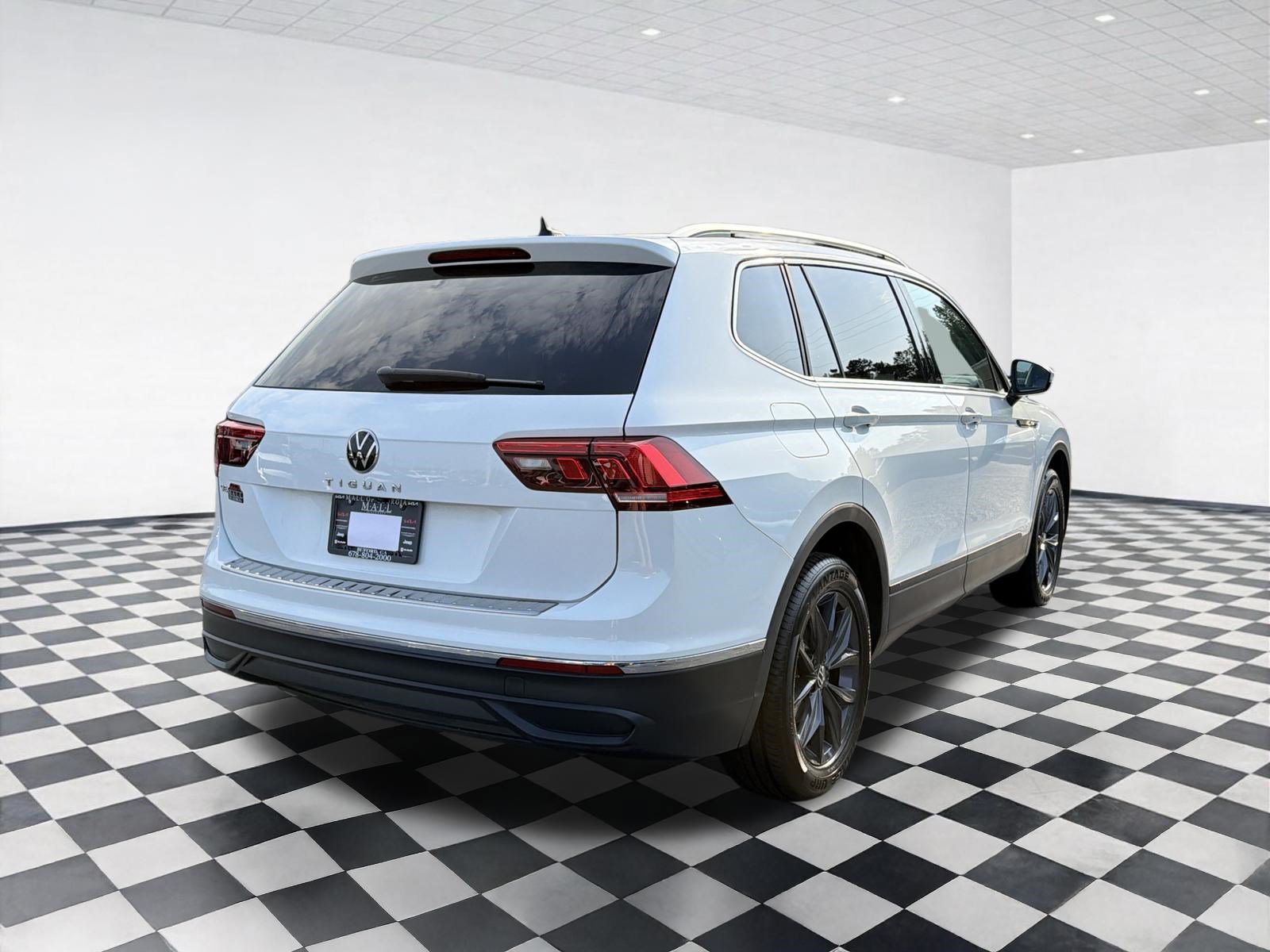 Used 2022 Volkswagen Tiguan SE FWD image 7