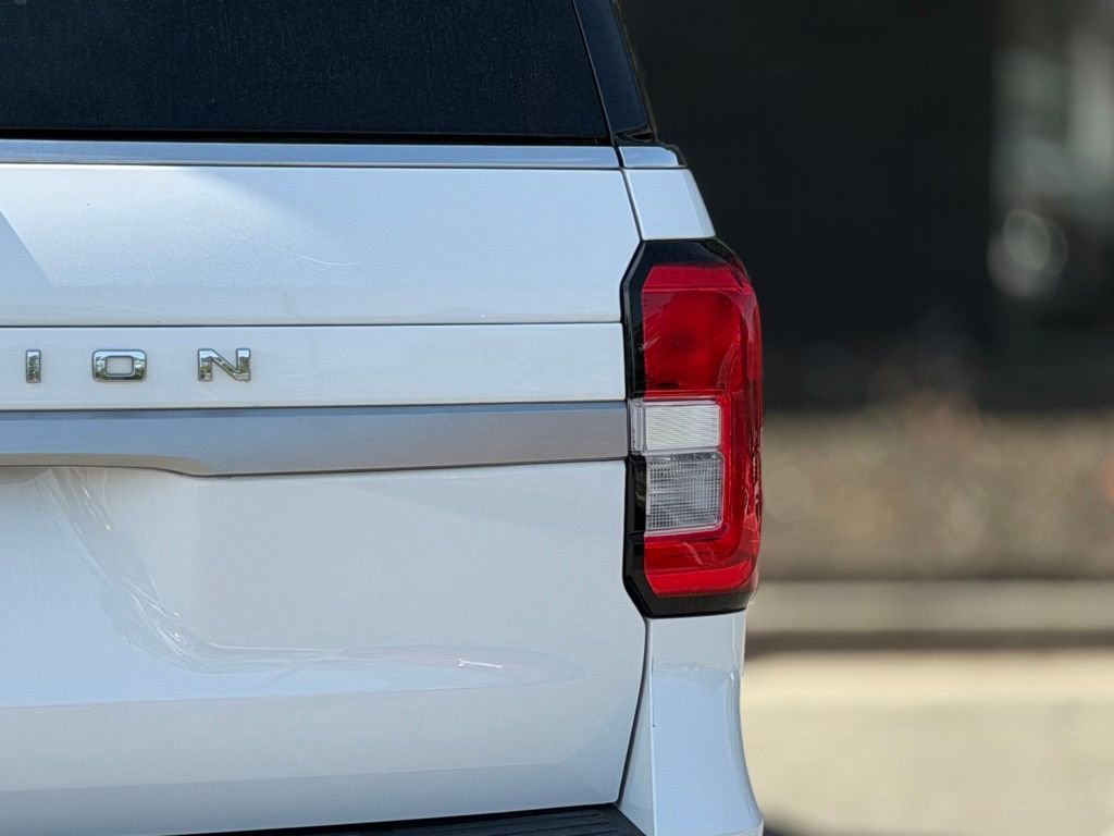 Used 2024 Ford Expedition XLT image 16