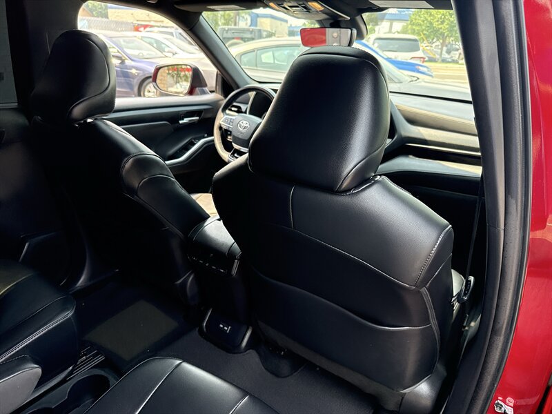 Used 2022 Toyota Highlander XSE AWD/4WD image 30