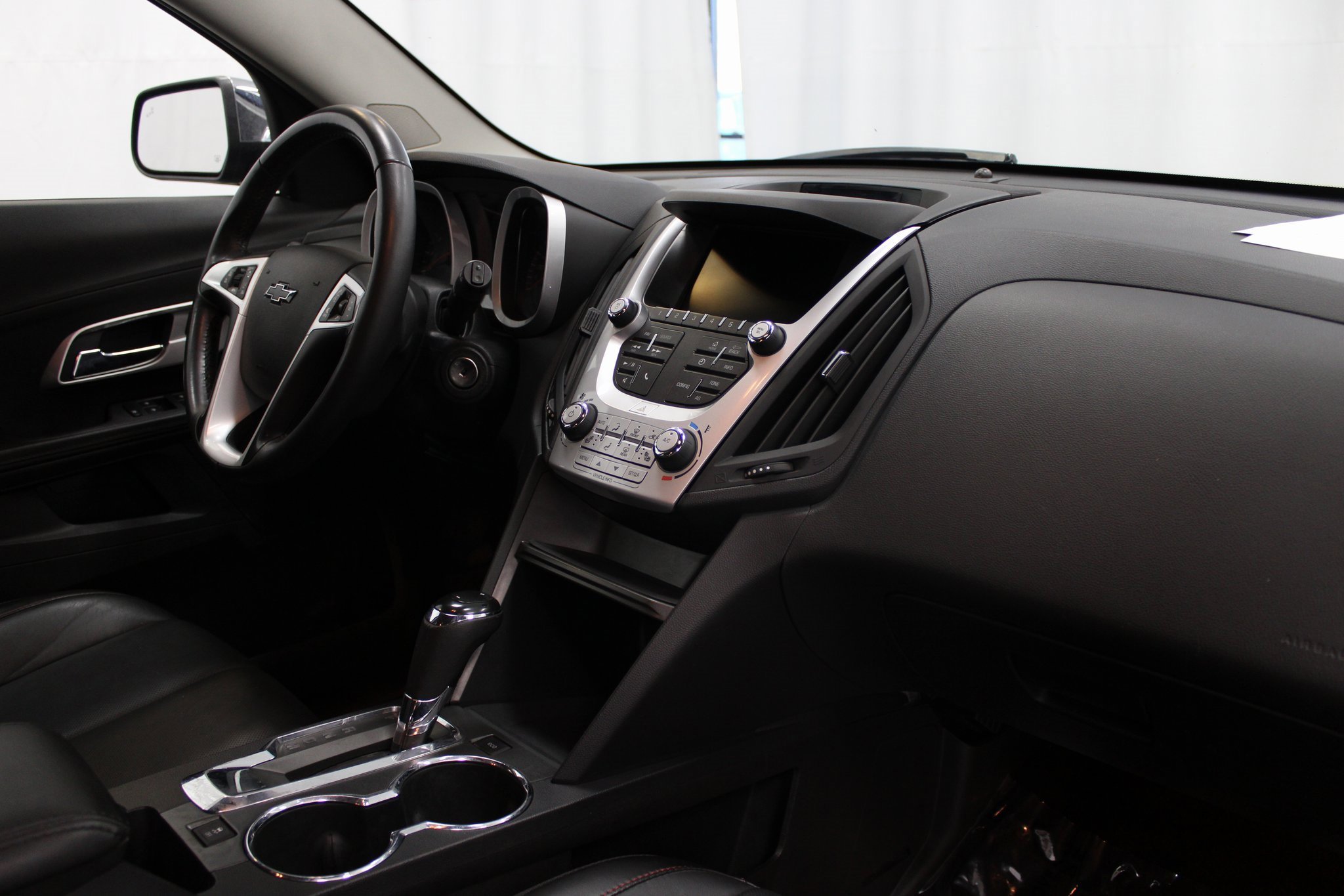 Used 2016 Chevrolet Equinox LTZ w/ Enhanced Convenience Package image 28