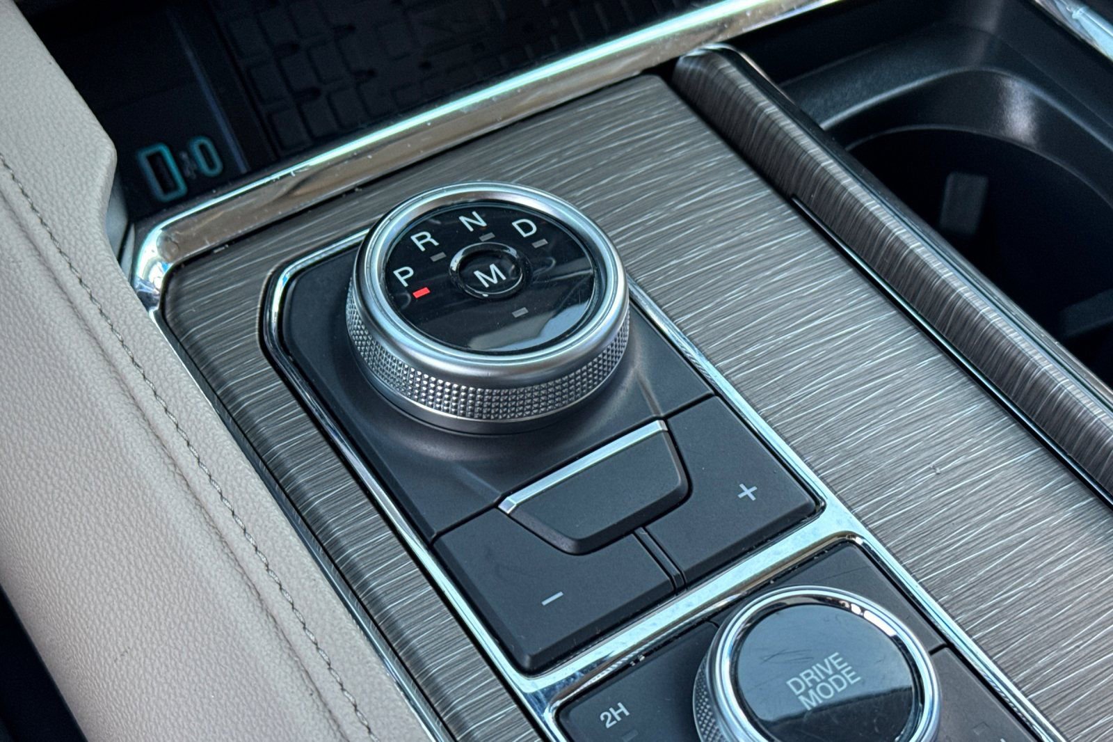 Used 2024 Ford Expedition Limited image 32