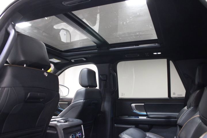 Used 2025 Ford Expedition Tremor image 3