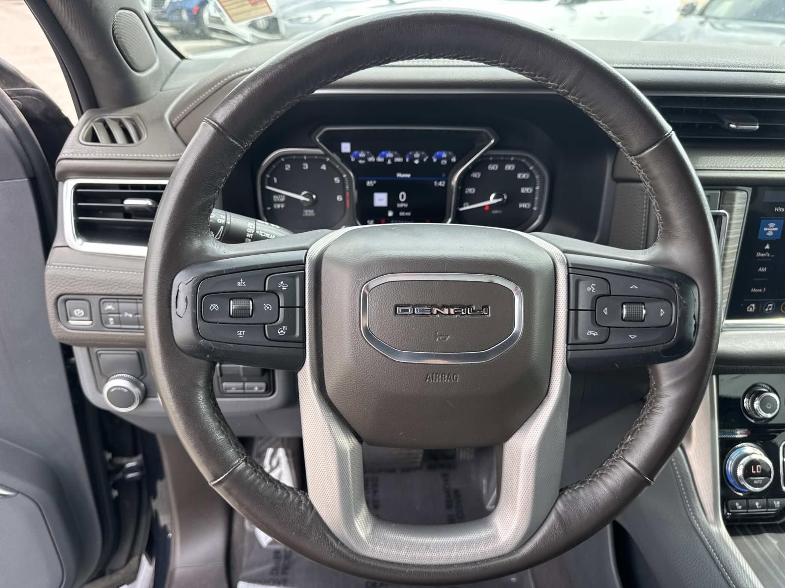 Used 2021 GMC Yukon Denali w/ Denali Premium Package image 24