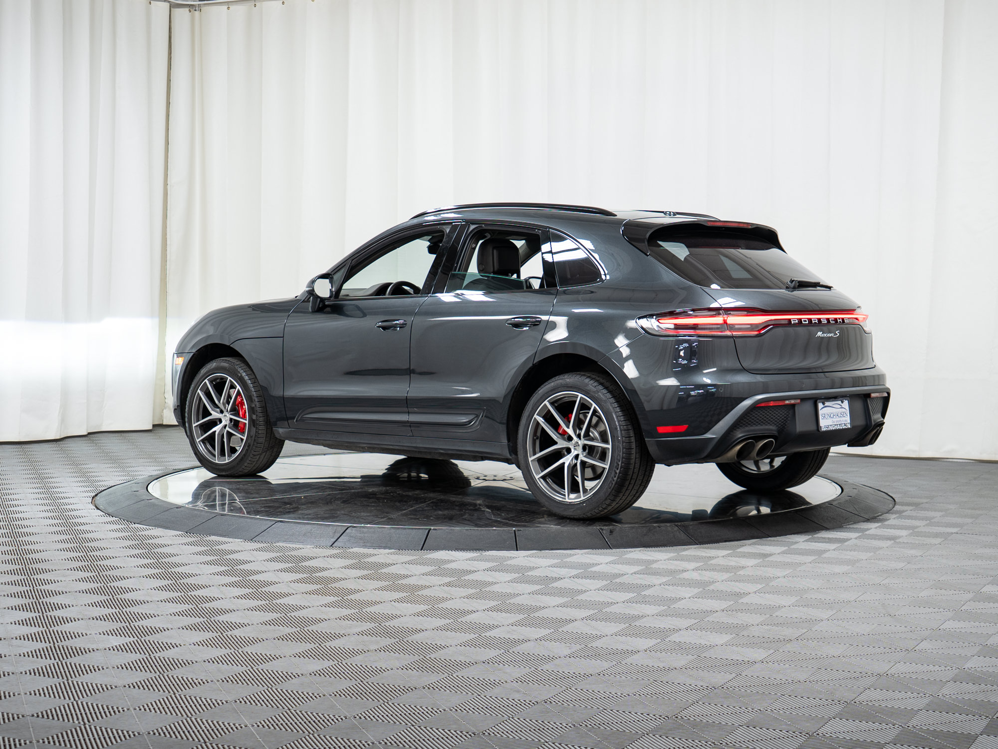 Certified 2022 Porsche Macan S AWD/4WD image 30