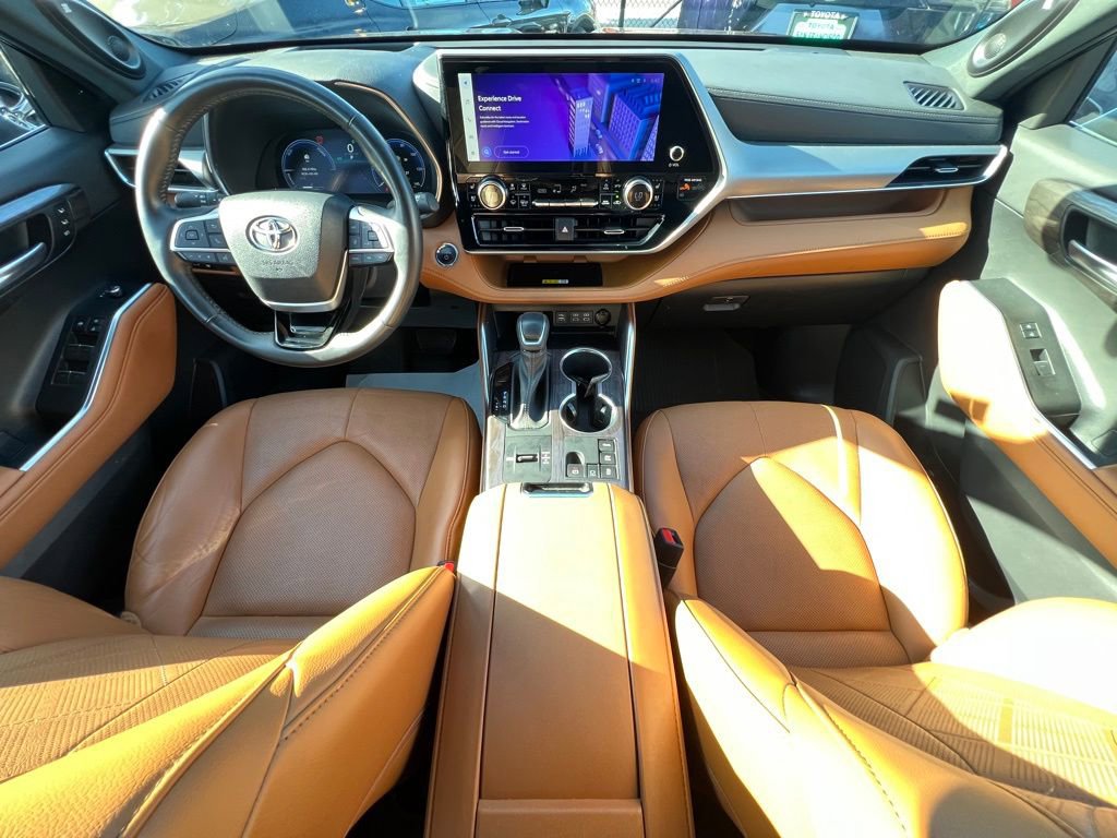 Used 2023 Toyota Highlander Platinum AWD/4WD image 28