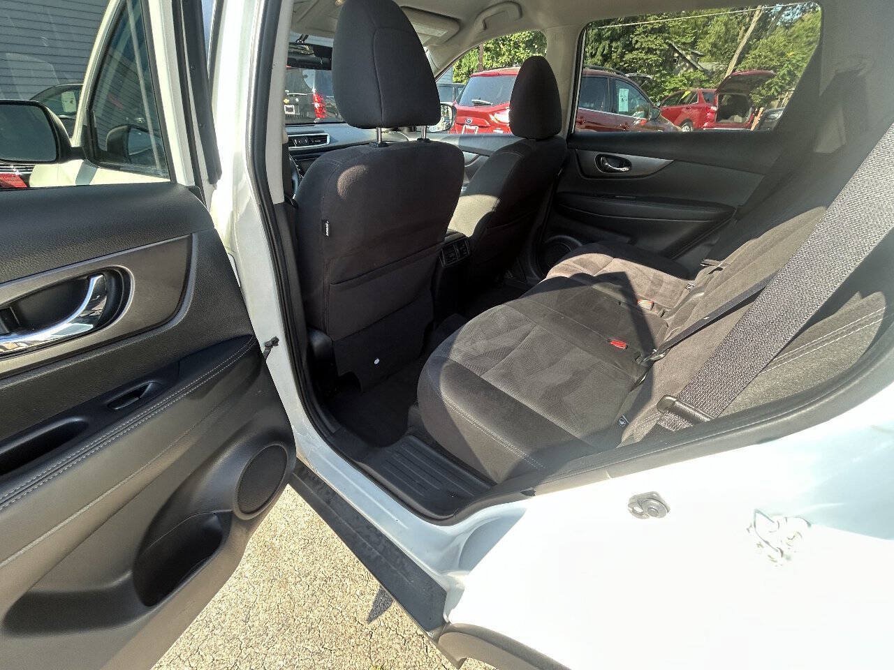Used 2016 Nissan Rogue SV AWD/4WD image 7