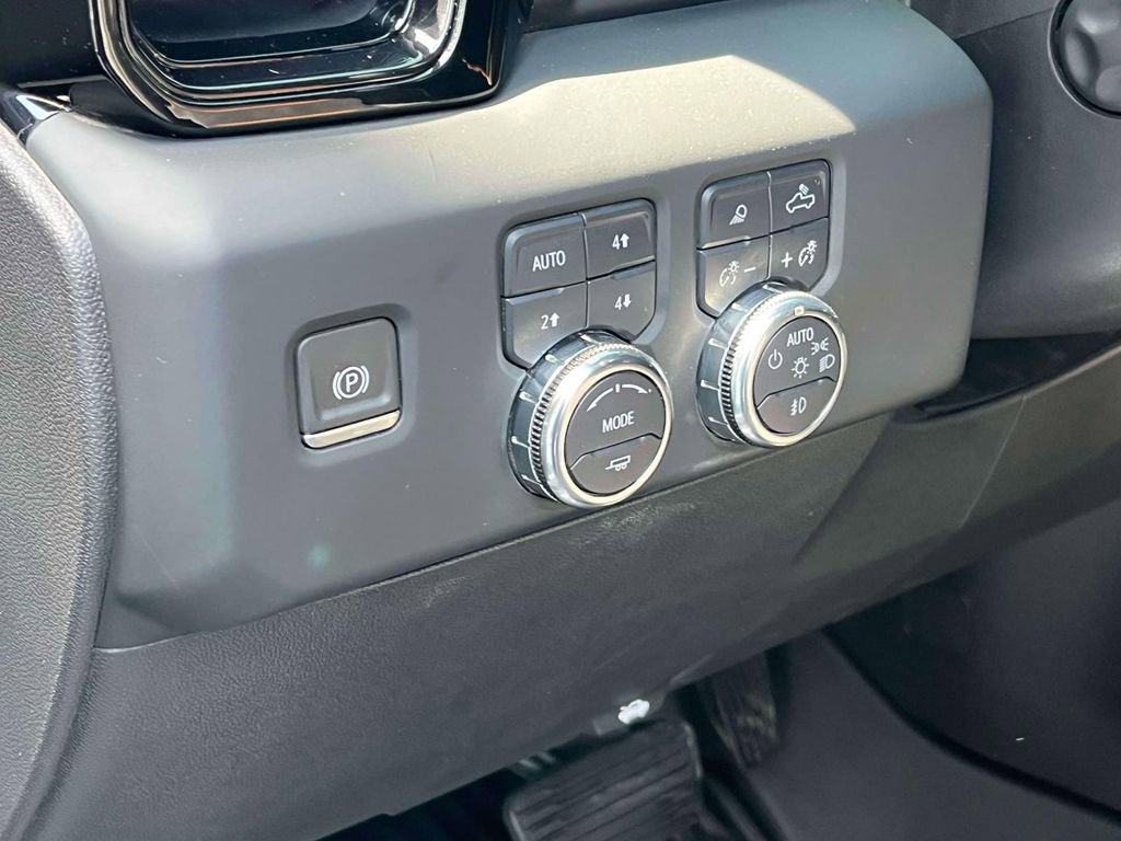 Used 2024 GMC Sierra 1500 AT4 w/ Technology Package AWD/4WD image 29