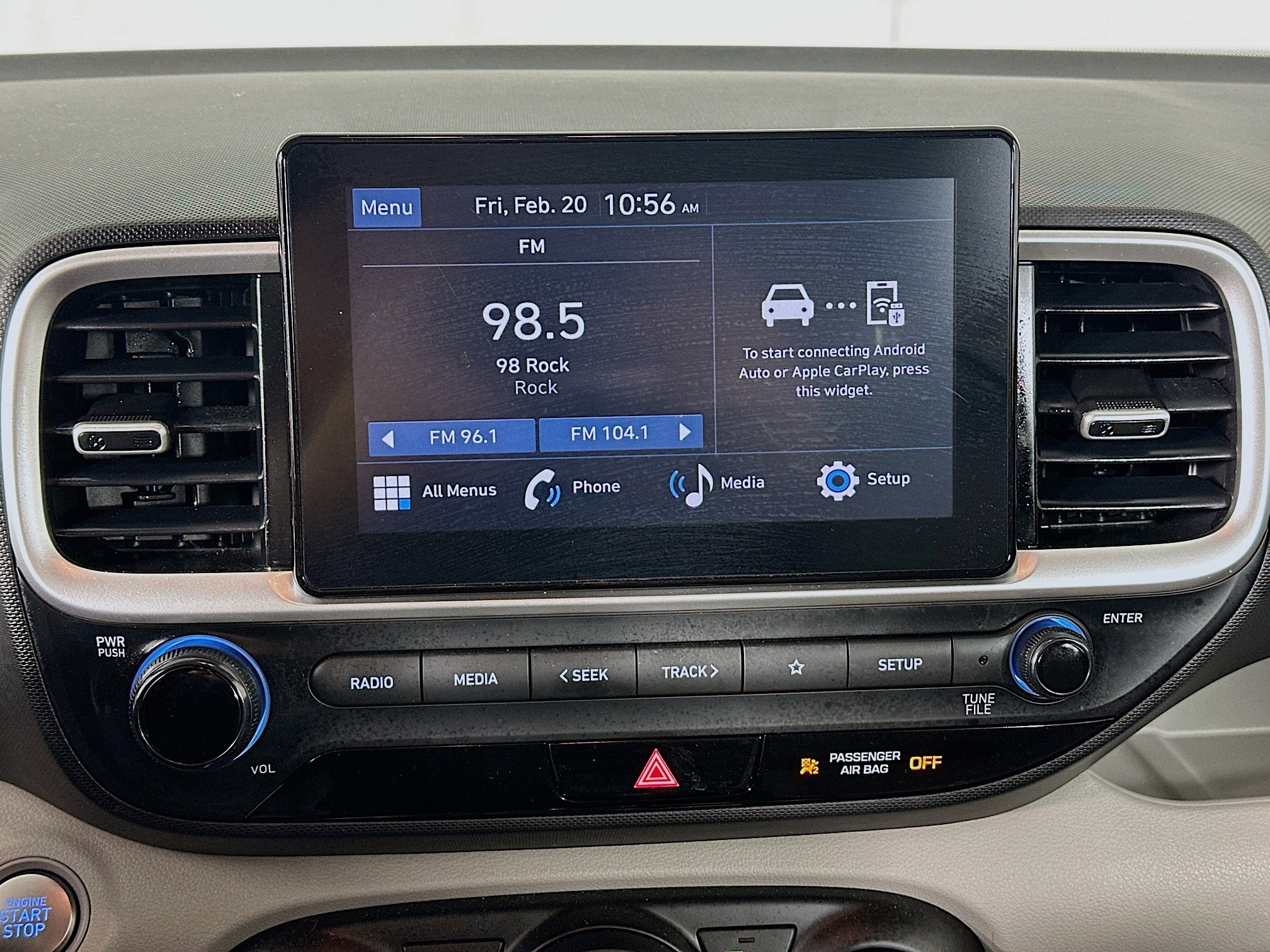 Used 2025 Hyundai Venue SEL image 21