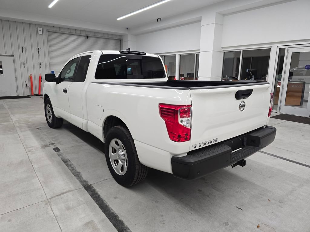 Used 2022 Nissan Titan S image 4