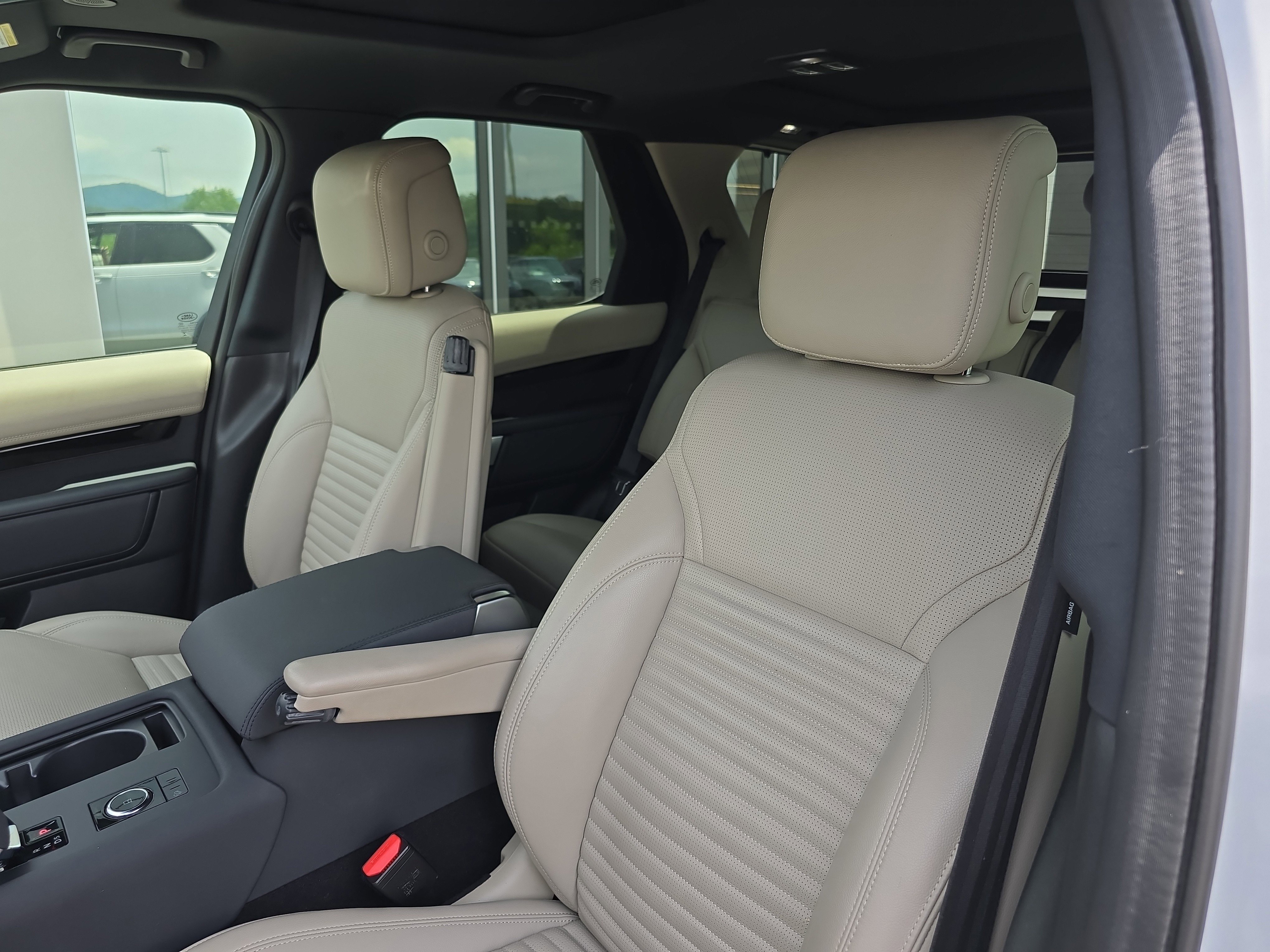 Used 2022 Land Rover Discovery S AWD/4WD image 20