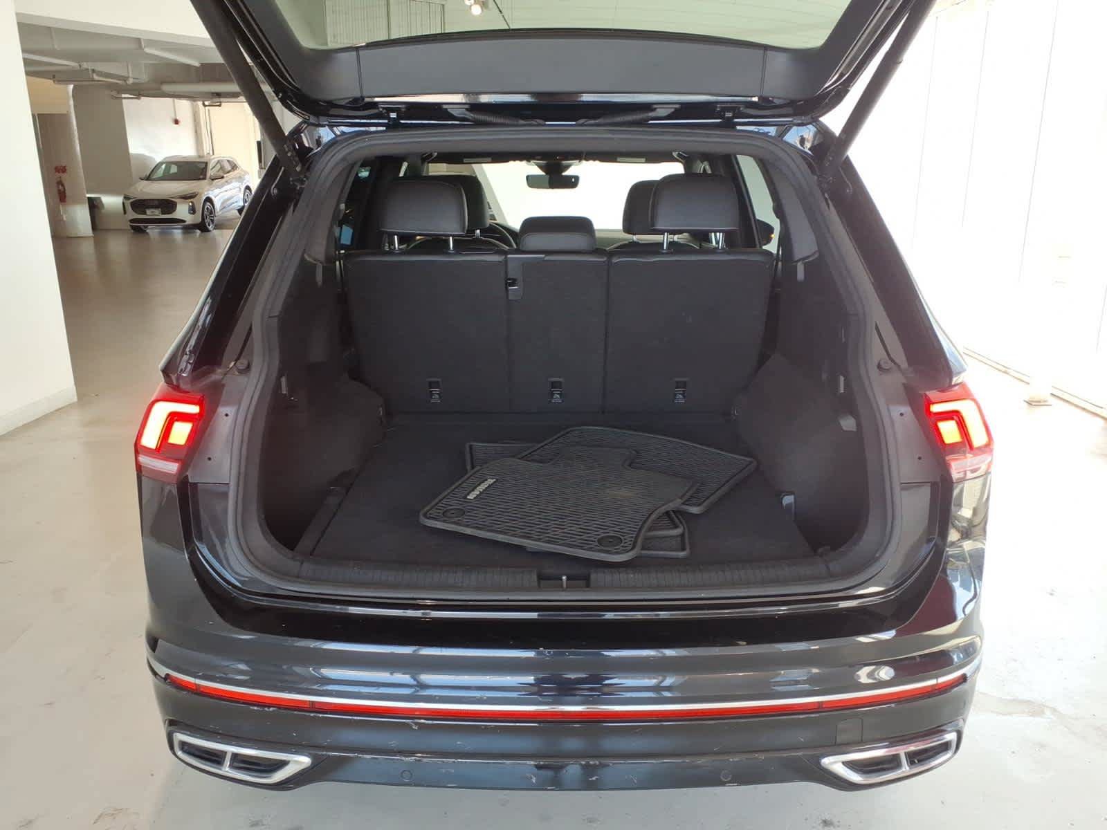 Certified 2022 Volkswagen Tiguan SEL R-Line AWD/4WD image 9