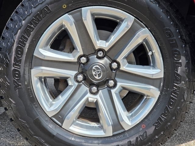 Used 2017 Toyota Tacoma Limited w/ Tow Package AWD/4WD image 20