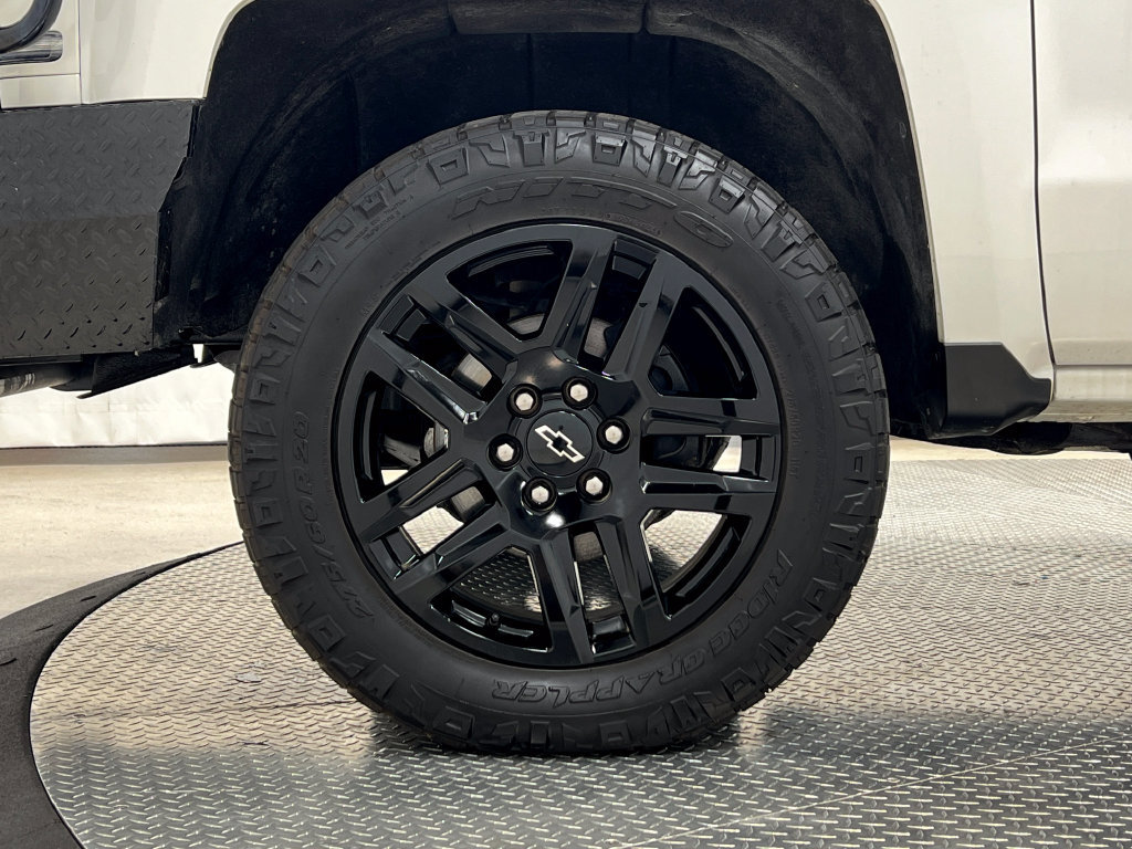 Used 2018 Chevrolet Silverado 1500 LTZ Z71 w/ LTZ Plus Package AWD/4WD image 39