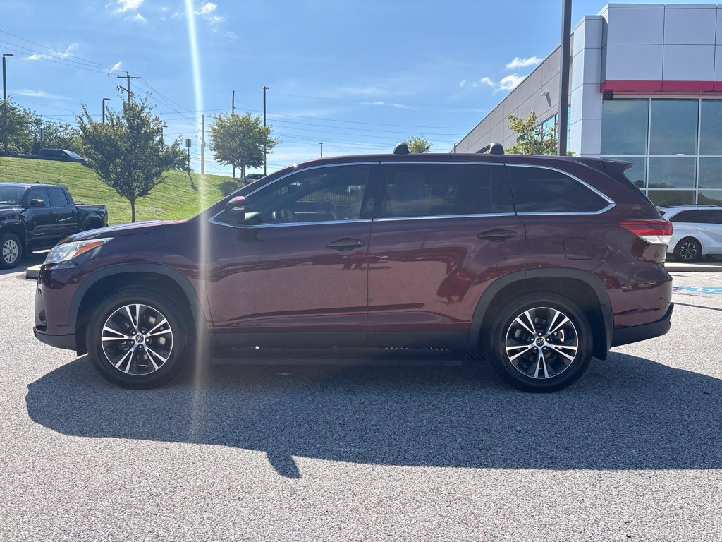 Used 2019 Toyota Highlander LE AWD/4WD image 6