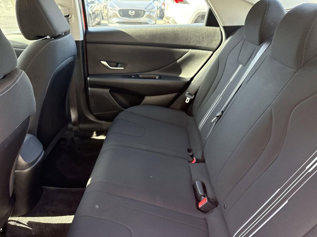 Used 2022 Hyundai Elantra SEL image 20