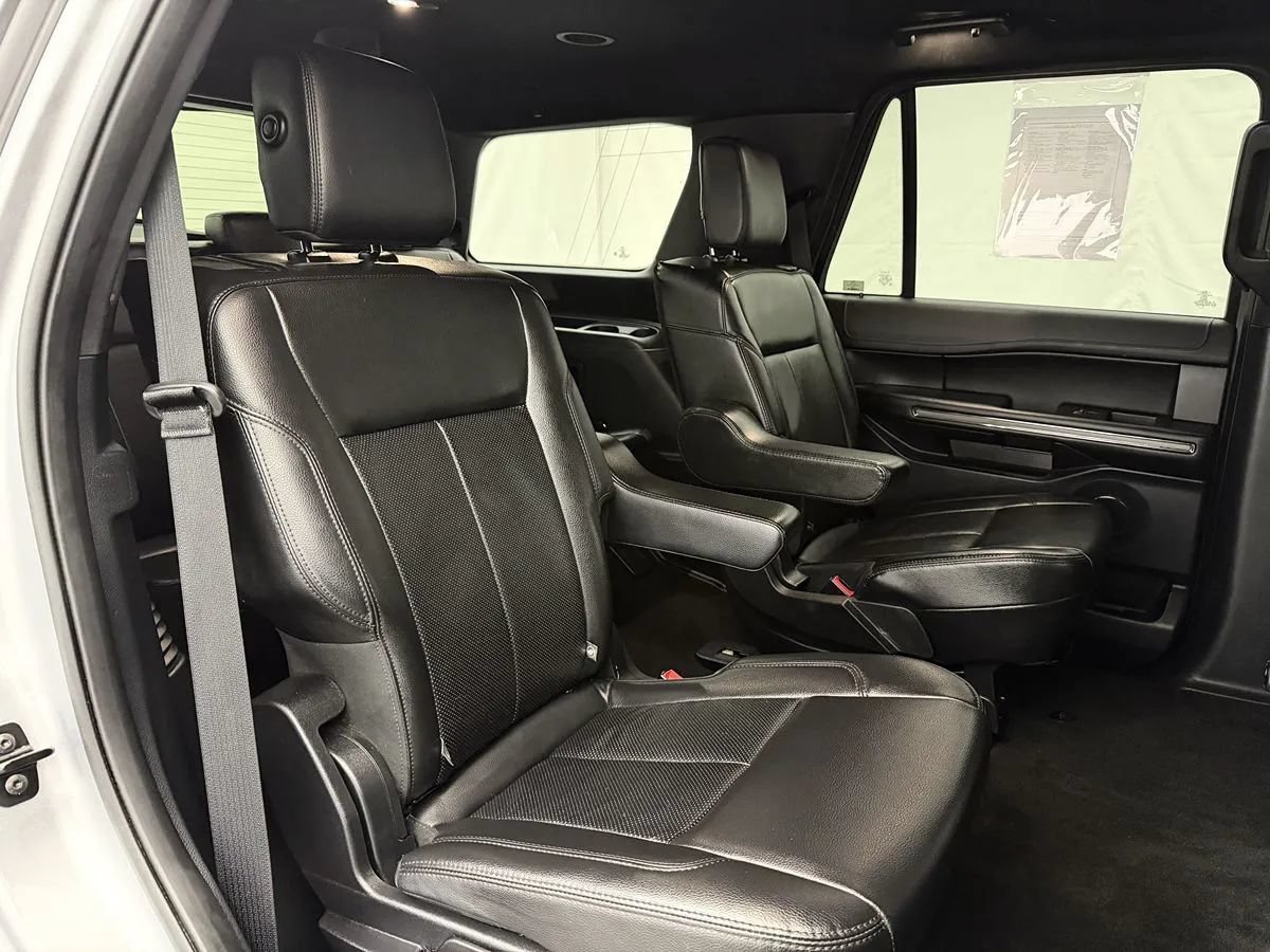 Used 2020 Ford Expedition XLT w/ Equipment Group 201A AWD/4WD image 20
