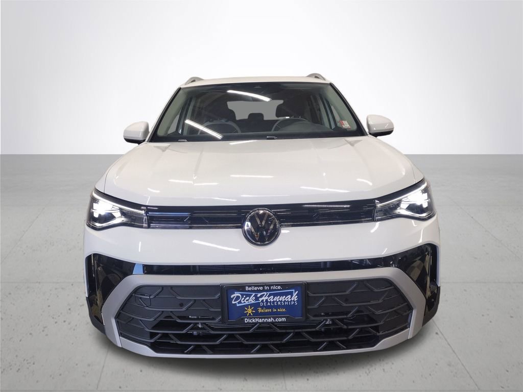 New 2025 Volkswagen Taos SE image 3
