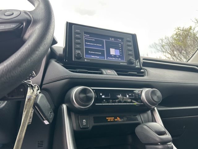 Used 2020 Toyota RAV4 LE w/ Carpet Mat Package FWD image 19